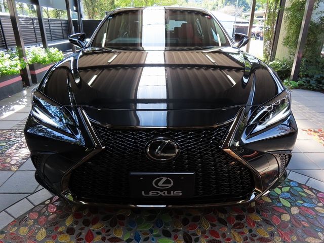 Lexus ES 2023-08 12218-3