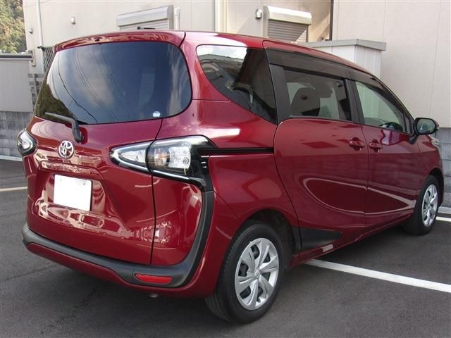 Toyota SIENTA 2021-10 193081-1