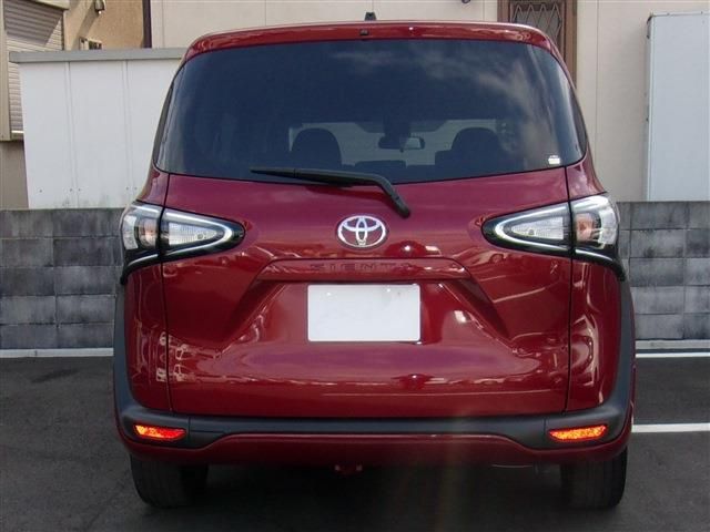 Toyota SIENTA 2021-10 193081-6