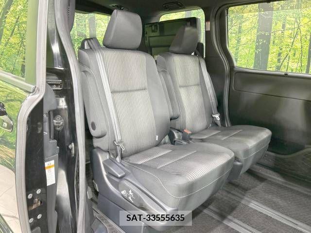 Toyota VOXY 2017-07 224429-9