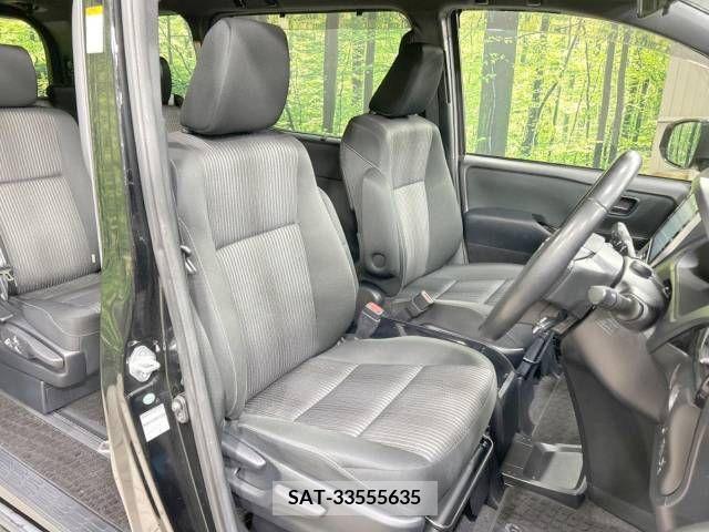 Toyota VOXY 2017-07 224429-8