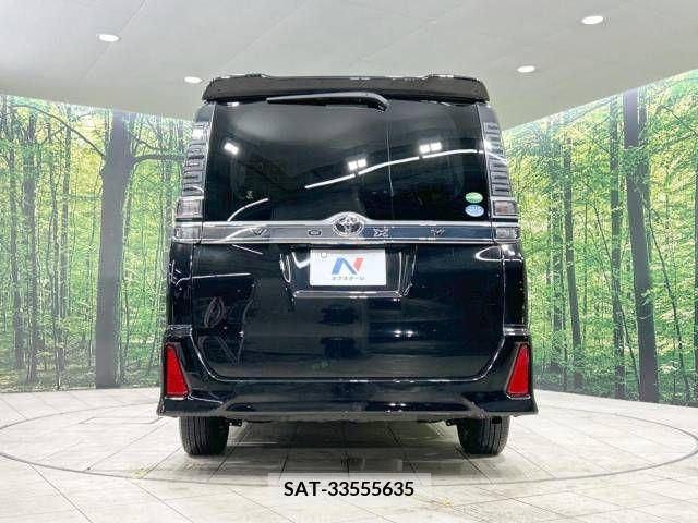 Toyota VOXY 2017-07 224429-16