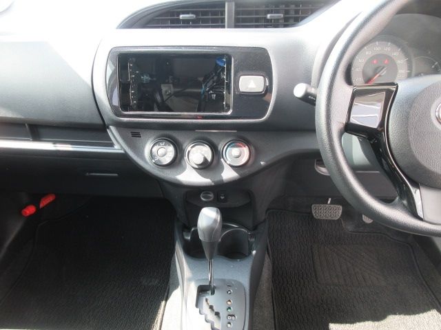 Toyota VITZ 2017-05 13035-11
