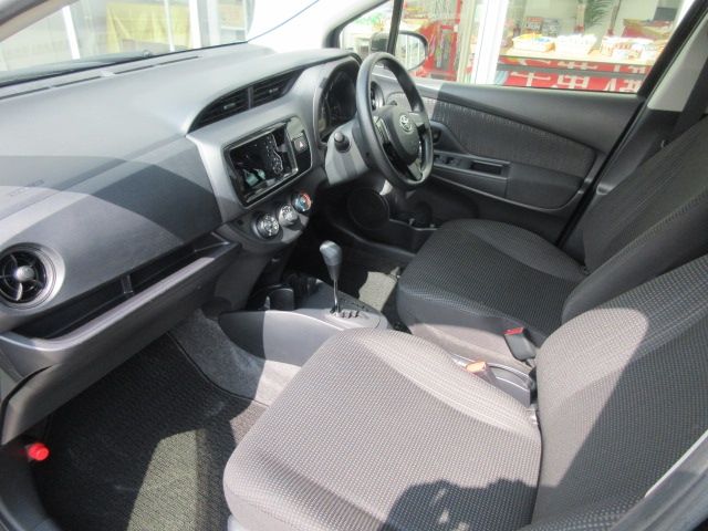 Toyota VITZ 2017-05 13035-4