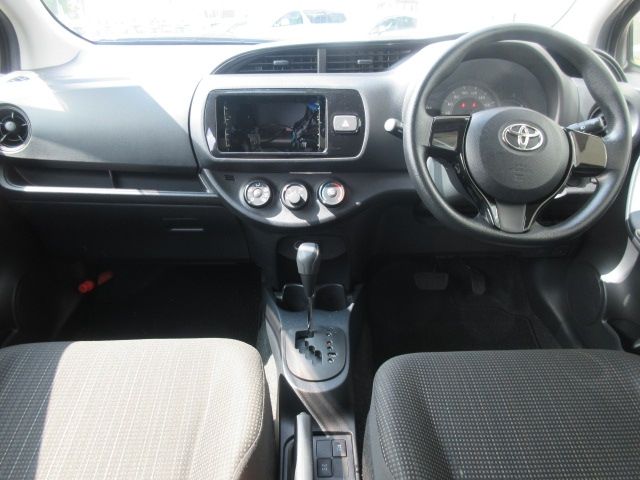 Toyota VITZ 2017-05 13035-6