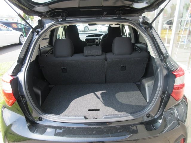 Toyota VITZ 2017-05 13035-7