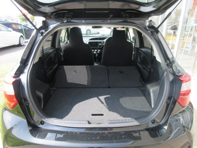 Toyota VITZ 2017-05 13035-8