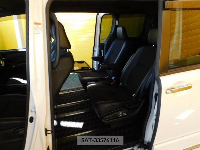 Toyota NOAH HYBRID 2018-11 201908-5