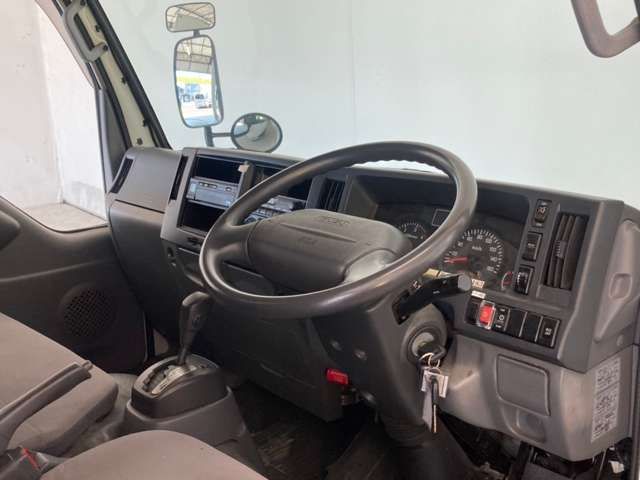 Isuzu ELF TRUCK 2014-06 9733-17
