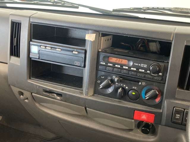 Isuzu ELF TRUCK 2014-06 9733-13