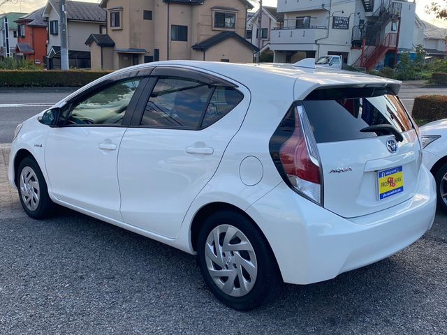 Toyota AQUA 2017-03 185763-3