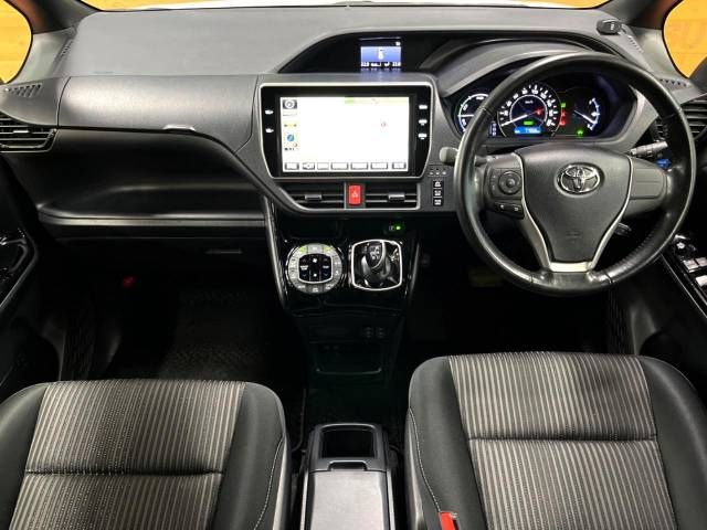 Toyota NOAH HYBRID 2017-11 189641-1