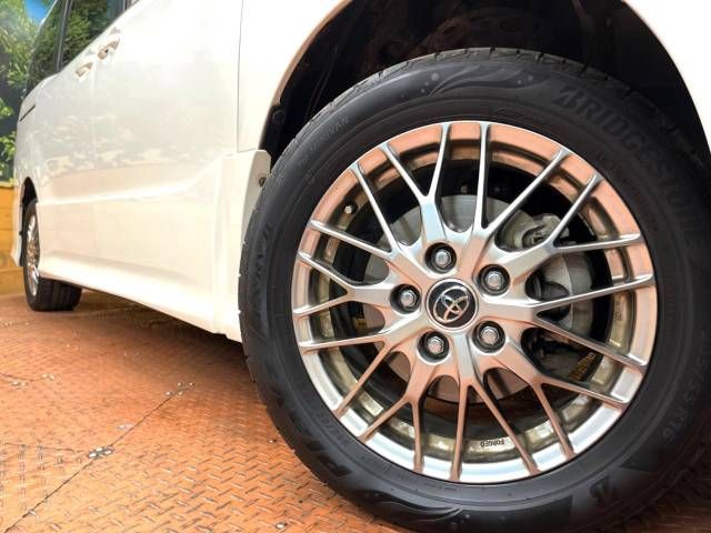 Toyota NOAH HYBRID 2017-11 189641-13