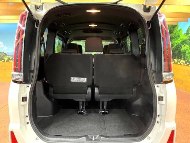 Toyota NOAH HYBRID 2017-11 189641-11