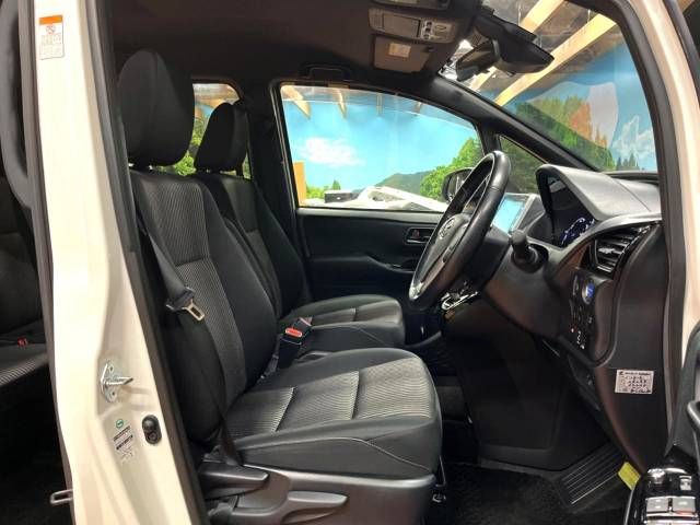 Toyota NOAH HYBRID 2017-11 189641-8