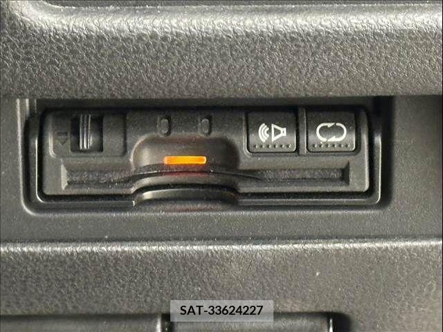 Nissan JUKE 2011-09 320474-5
