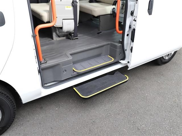 Nissan NV350 Caravan 2015-03 21019-21