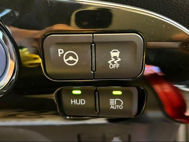 Toyota PRIUS 2017-06 9657-8