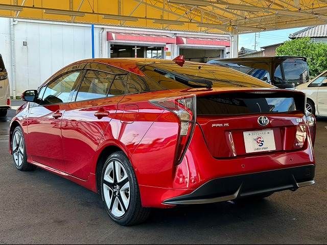 Toyota PRIUS 2017-06 9657-16