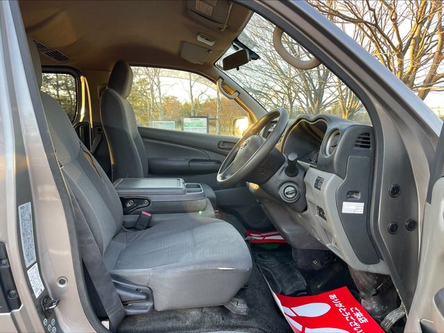 Nissan NV350 Caravan 2012-12 1760-6