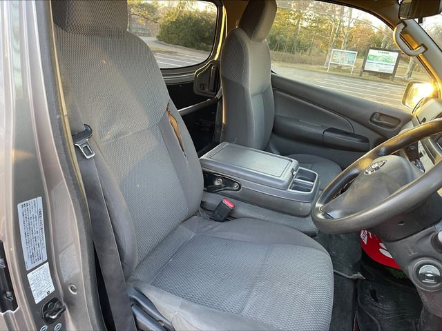 Nissan NV350 Caravan 2012-12 1760-7