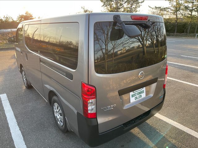Nissan NV350 Caravan 2012-12 1760-13