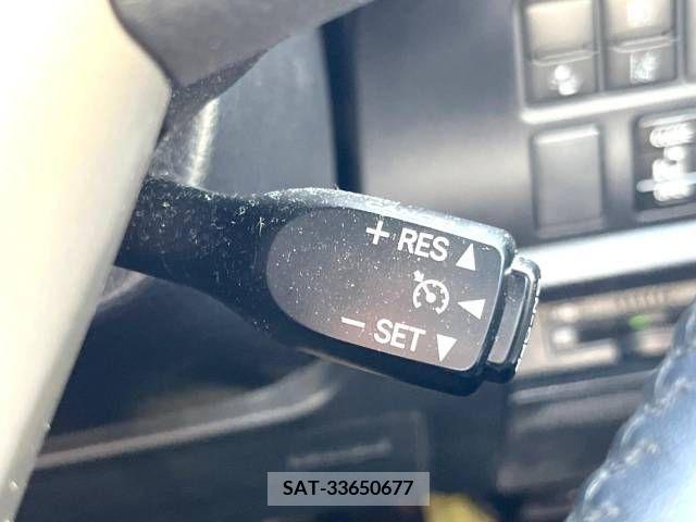 Toyota ESQUIRE 2017-04 359789-4
