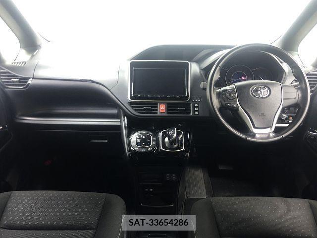 Toyota NOAH HYBRID 2017-08 322807-1