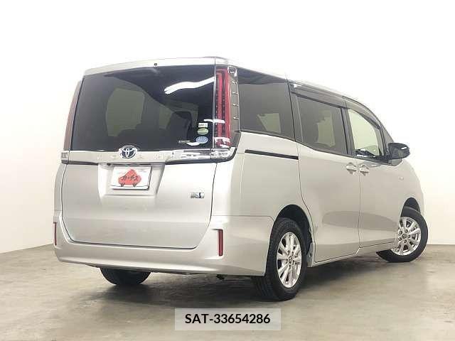 Toyota NOAH HYBRID 2017-08 322807-2