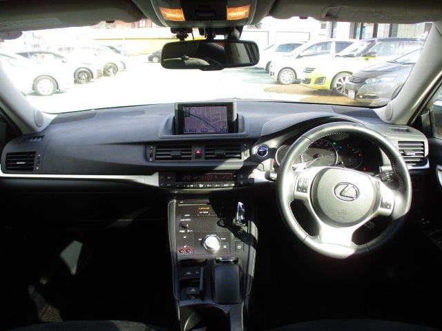 Lexus CT 2013-06 2681-1