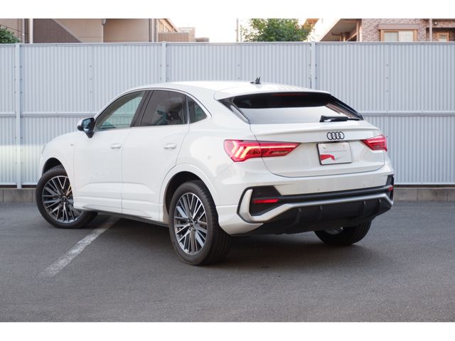 Audi Q3 2021-05 181857-2