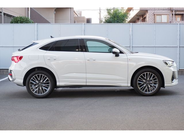 Audi Q3 2021-05 181857-4