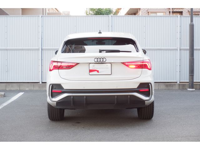 Audi Q3 2021-05 181857-3