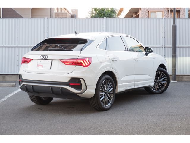 Audi Q3 2021-05 181857-7