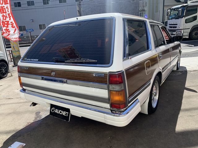 Nissan GLORIA WAGON 1990-05 709-3