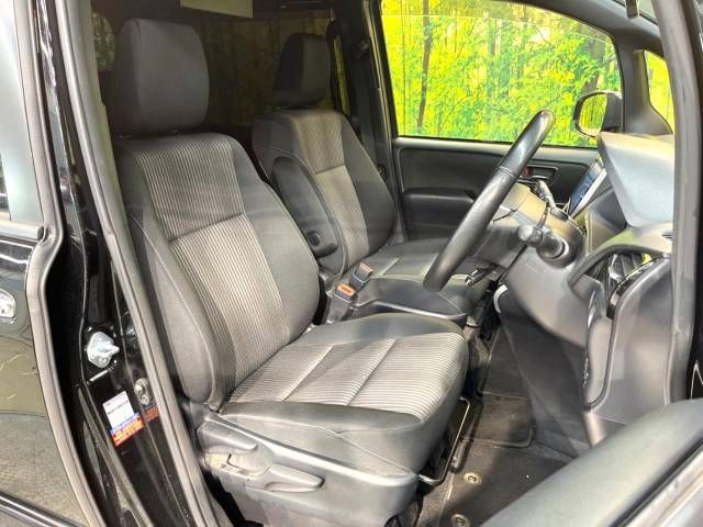 Toyota VOXY 2018-11 189342-8