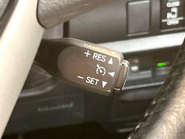 Toyota VOXY 2018-11 189342-6