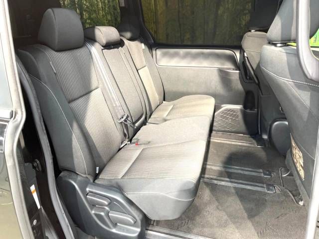 Toyota VOXY 2018-11 189342-9