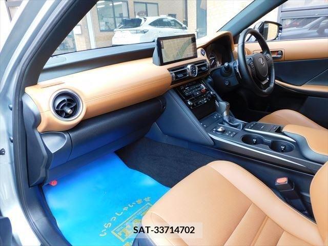 Lexus IS 2020-11 203252-13