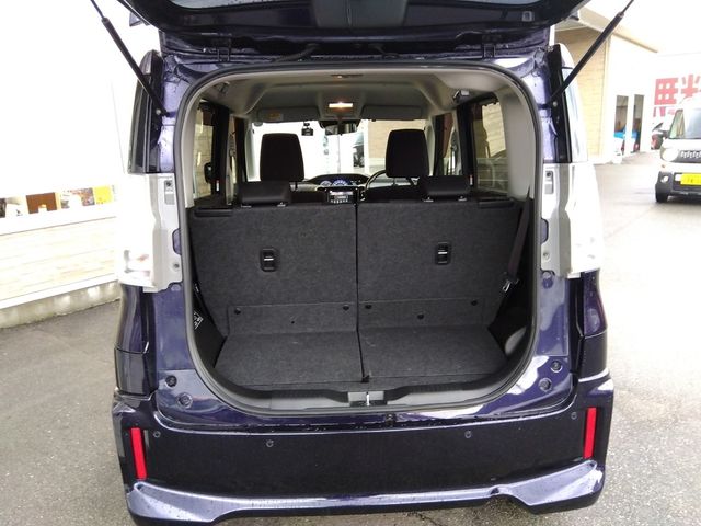 Mitsubishi DELICA D2 2018-08 22693-8