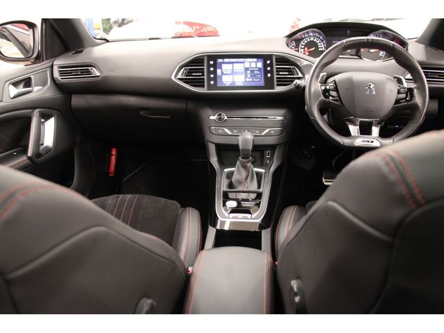 Peugeot 308 2016-09 13853-1