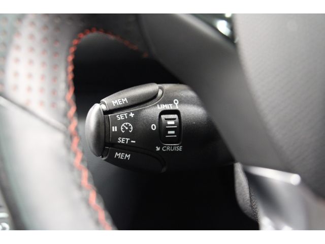 Peugeot 308 2016-09 13853-13