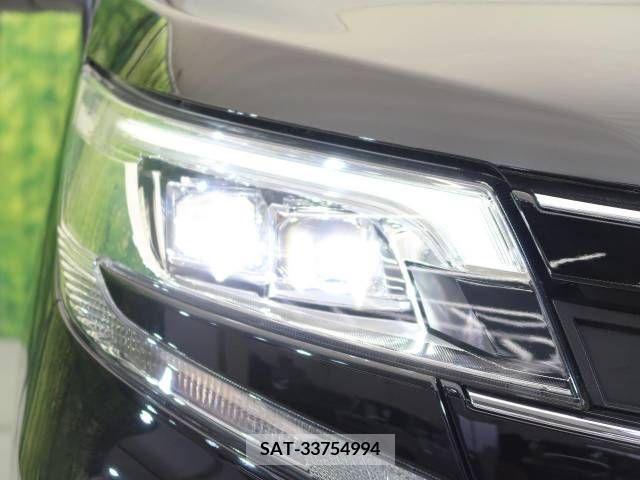 Toyota NOAH 2017-08 321524-12