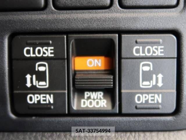 Toyota NOAH 2017-08 321524-4
