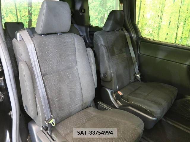 Toyota NOAH 2017-08 321524-9