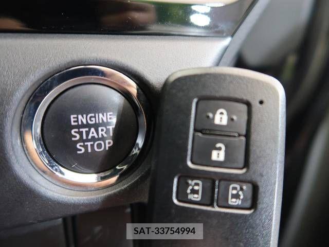 Toyota NOAH 2017-08 321524-7
