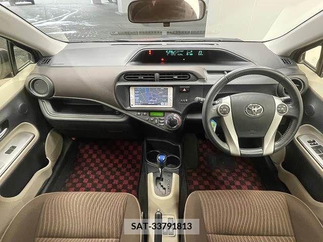 Toyota AQUA 2012-09 221589-1