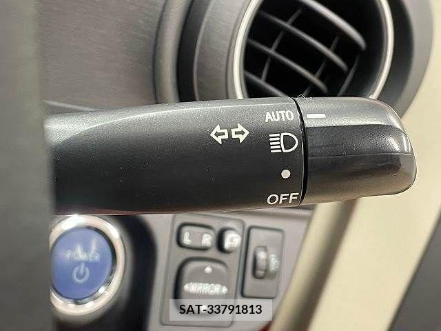 Toyota AQUA 2012-09 221589-9
