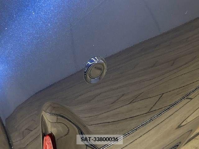 Toyota AQUA 2019-01 337958-8