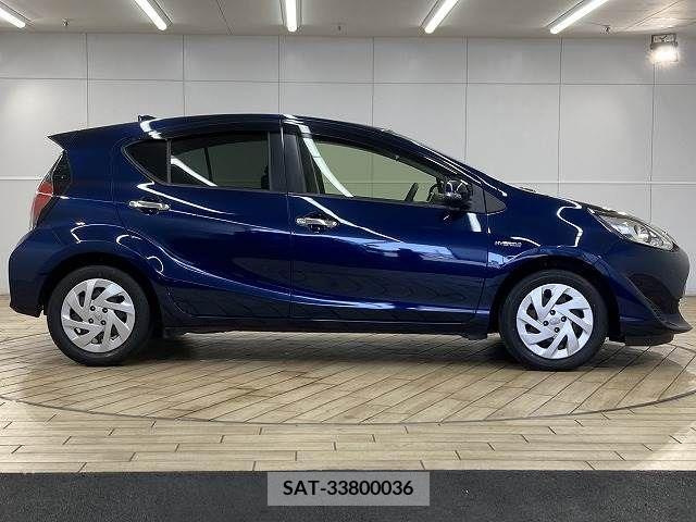 Toyota AQUA 2019-01 337958-16